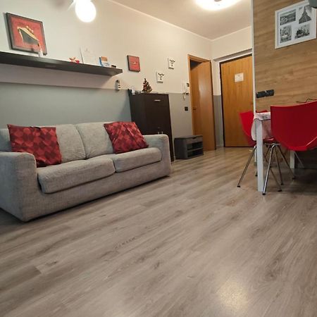 Appartamento Aleph With Private Parking, Next Train Station โกโม ภายนอก รูปภาพ