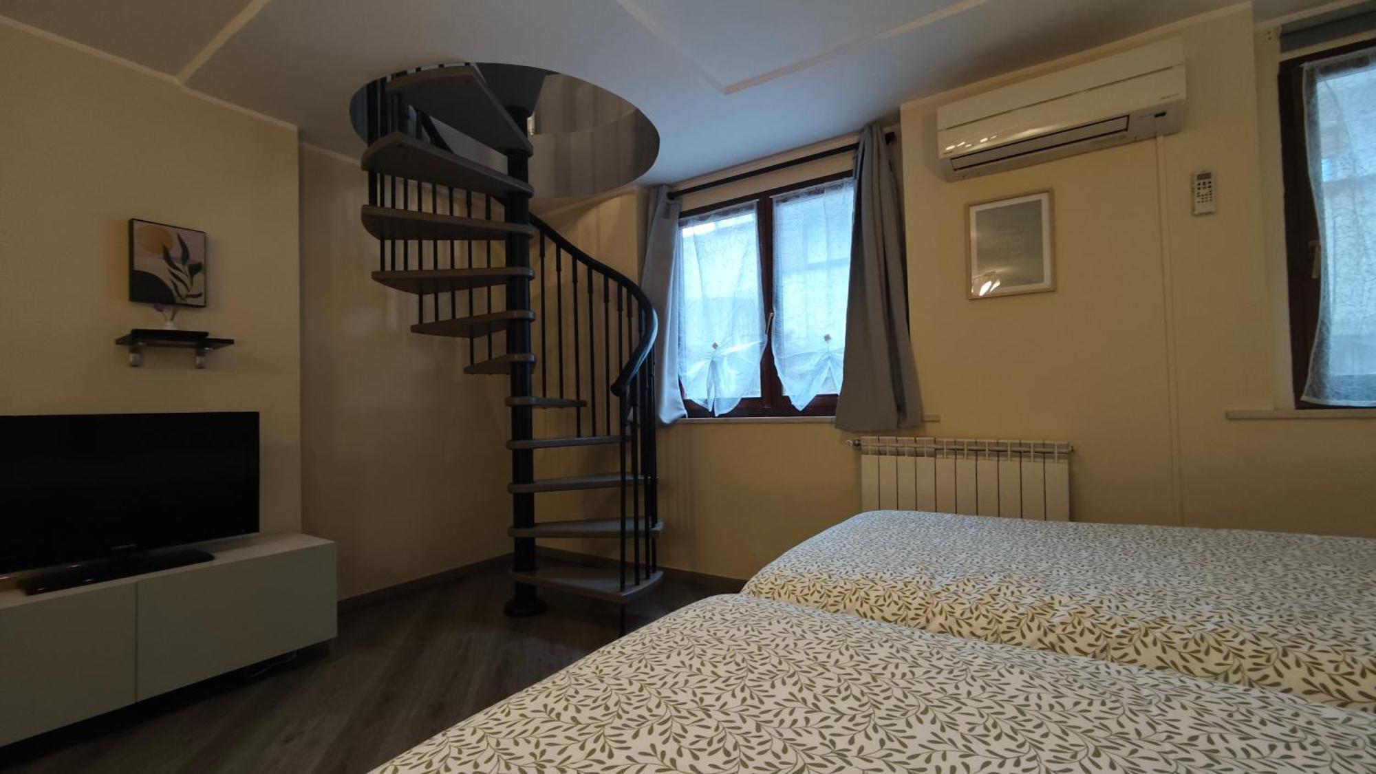 Appartamento Aleph With Private Parking, Next Train Station โกโม ภายนอก รูปภาพ