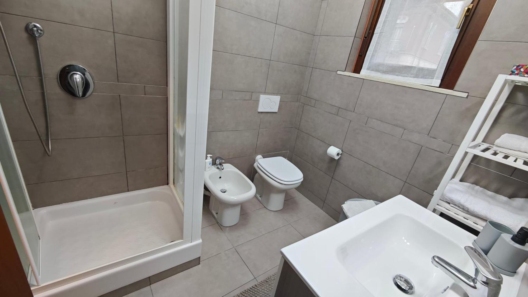 Appartamento Aleph With Private Parking, Next Train Station โกโม ภายนอก รูปภาพ