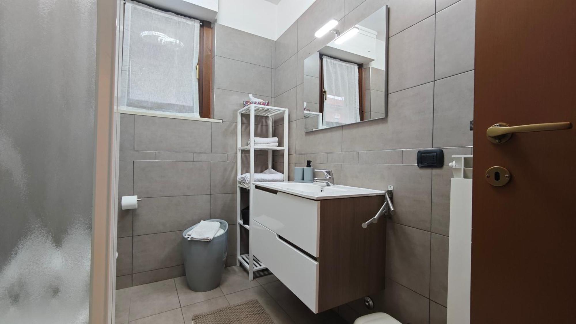 Appartamento Aleph With Private Parking, Next Train Station โกโม ภายนอก รูปภาพ